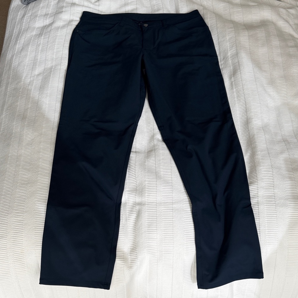 Mens Lululemon Navy 5 pocket ABC pants. 34 waist, 32 length.